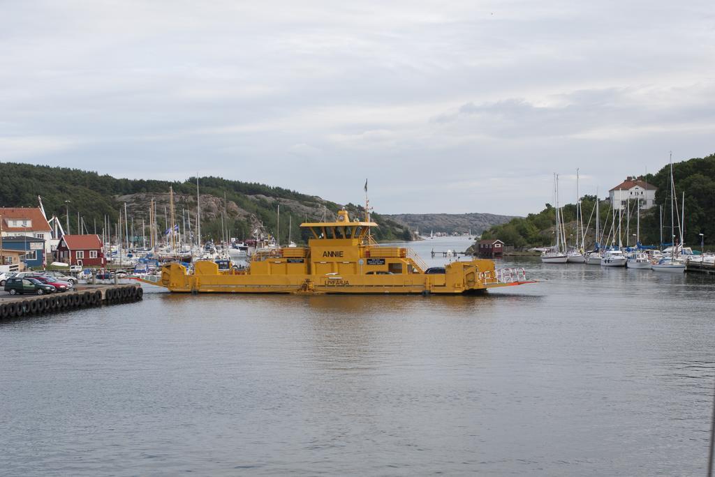 Hostal Hamburgoe Hamburgsund Exterior foto